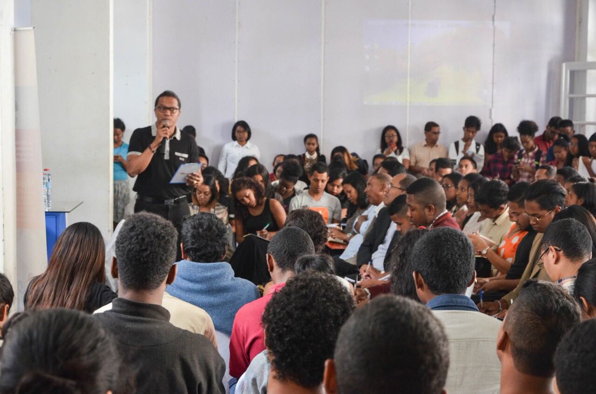 ErickRajaonary's tweet photo. #Serial_entrepreneur organisé par #LeCeentre @iscam_mada . Partage avec les jeunes. https://t.co/Gyy5SRlTND