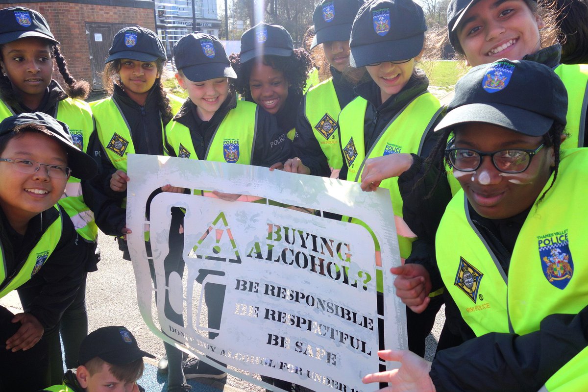 readingcap's tweet photo. Katesgrove Primary School Year 6 Mini Police spreading the important message about Proxy purchasing.  It's been great working with such a group of fabulous, enthusiastic pupils. Thank you @CAPUKTweets @ReadingTSS @TVP_MiniPolice https://t.co/RtKPqZMQH1