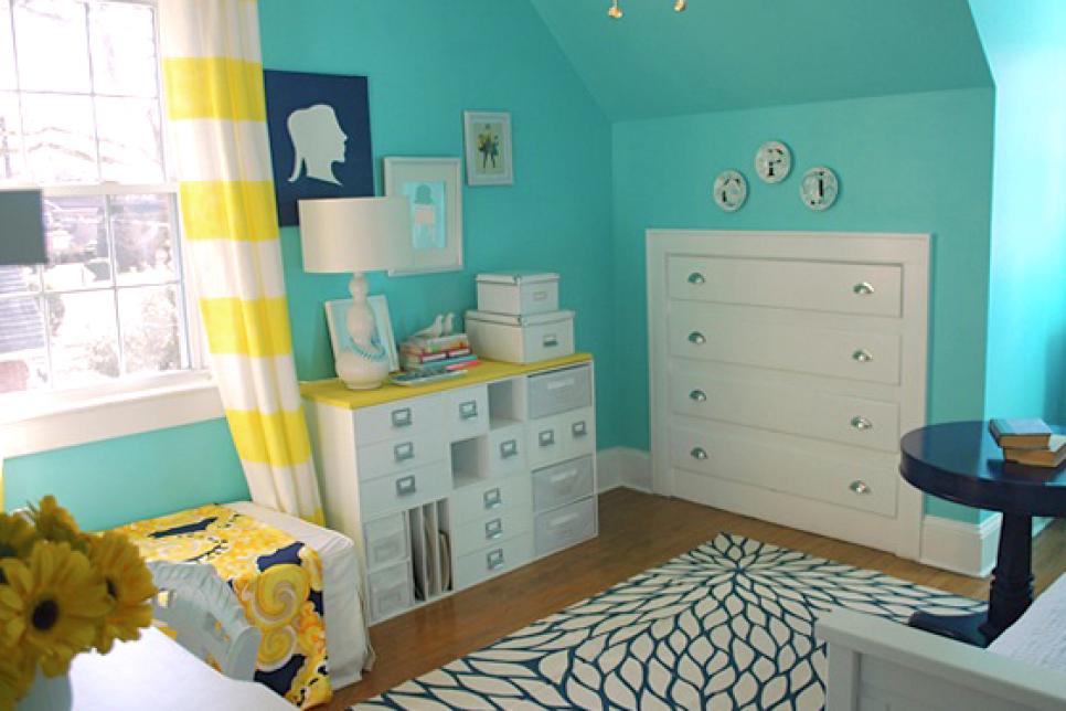 plushmarket's tweet photo. If you need more storage space for your clothing, but don't have room for a piece of free-standing furniture, consider installing a built-in dresser. 
#BedroomDecor #BedroomStorage https://t.co/iPPmUoLxVb