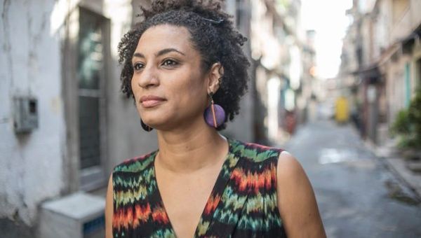 Conmoción en Brasil por el asesinato de una concejala | Marielle Franco fue acribillada cuando volvía a su casa. Era activista feminista y combatía la ocupación militar de las favelas decretada por Temer | Informe de <a href="/PaulaHorman/">Paula Horman</a> para #AM750 con <a href="/VHMok/">Víctor Hugo Morales</a>  bit.ly/2Iq6d3A