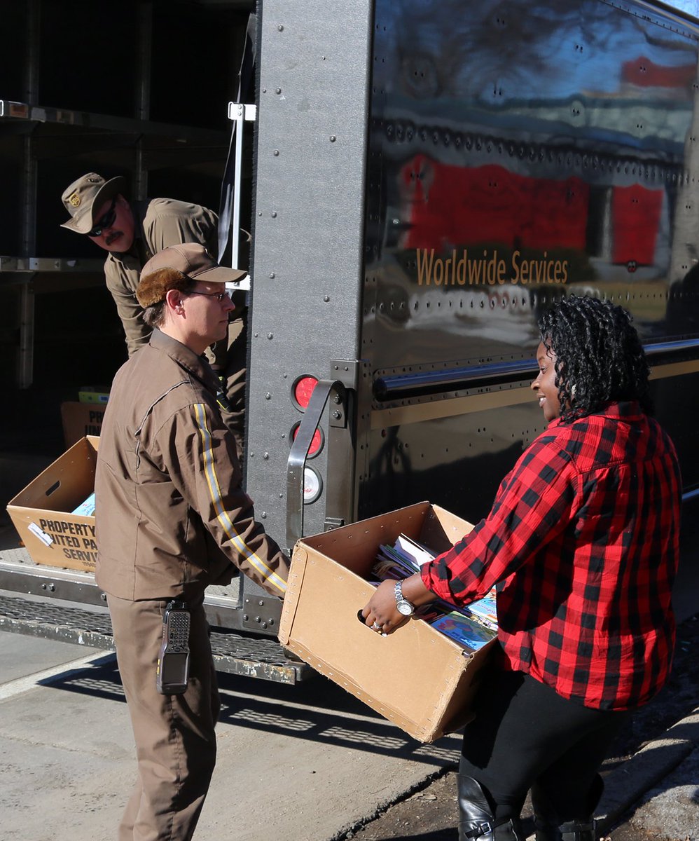 NP_UPSers's tweet photo. A small group of @NP_UPSers gave a small gift and five minutes of their time. The result? Nearly 500 books donated to children and young adults fighting youth homelessness. Working #TogetherUPS can have a huge impact. How will you use your next five minutes? https://t.co/RPuOlRAsgE