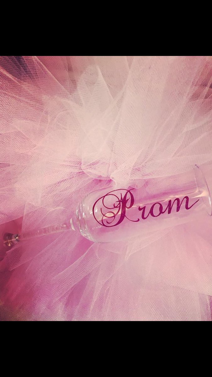 DiamondDesigns2's tweet photo. Our glasses can be for any occasion! Made to order with any wording or colour - message for details! 🥂
.
.
. 
#prom #wedding #brind #groom #2018 #glasses #weddingessentials #canvey https://t.co/HyVYwFYtMW