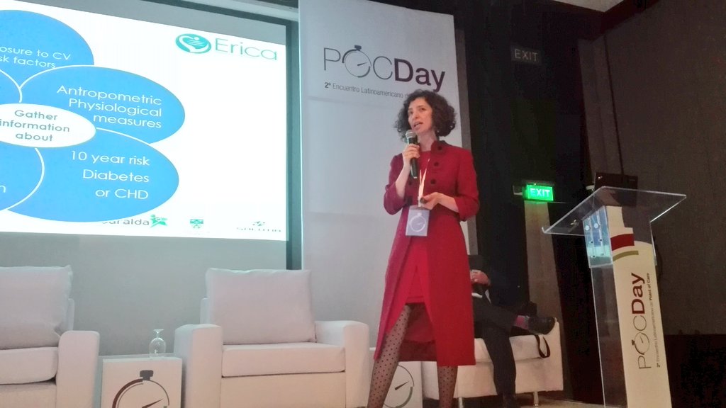 FSalutia's tweet photo. #AEstaHora Sandra Camacho, investigadora de @FSalutia presenta la experiencia con la toma de muestras en el operativo de campo de #EricaRisaralda2017 en el #PocDay Encuentro Latinoamericano de Point of Care. https://t.co/FYoVzb2BEA