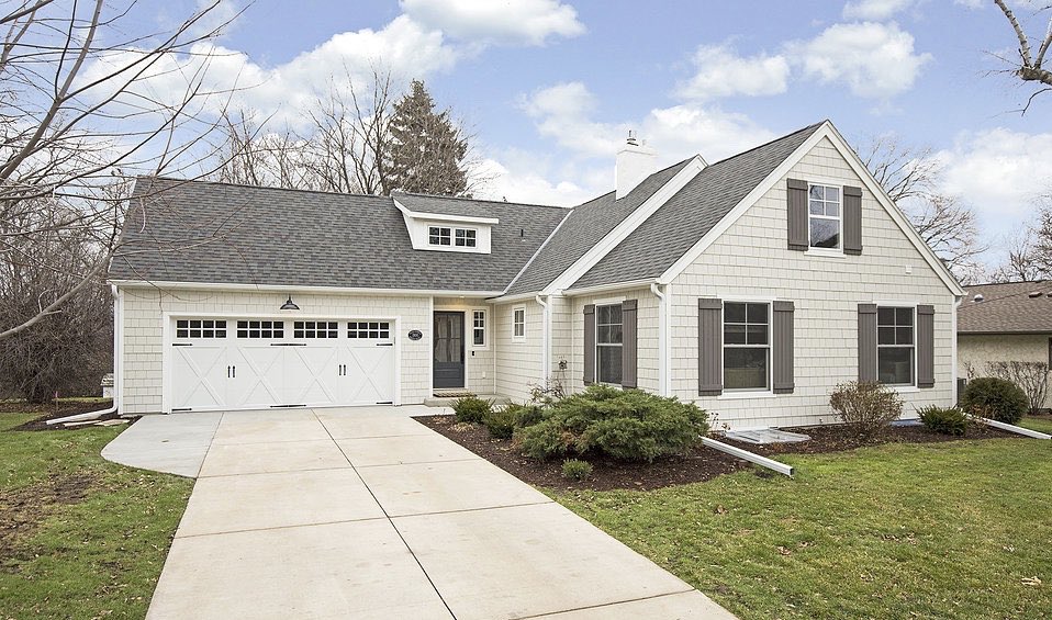 cottage_designs's tweet photo. #TBT to our rebuilt New England-style cottage in the heart of Golden Valley.
See more: https://t.co/SBE9OI34le
#cottagehomedesigns #cottagehome #cottagestyle https://t.co/IADxsrQUSf