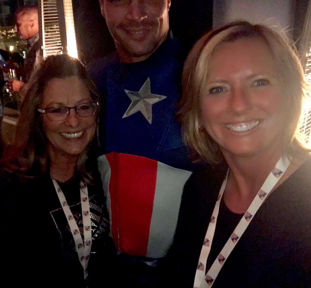 This is how your selfie with Captain America goes when you don’t have your glasses. Lol <a href="/HouleHeather/">HeatherHouleTHD</a> <a href="/JulieGiattino/">Julie Giattino</a>
