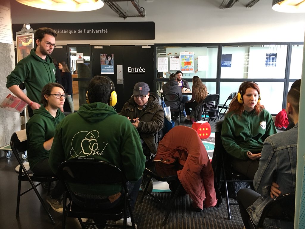 univ_paris_cite's tweet photo. Ne manquez l’événement du jour #HandiD à @ParisDiderot ! Au programme de cette journée de sensibilisation autour du #handicap : découverte des différentes formes de #handicap et de nombreux ateliers Initiation à la Langue des signes, parcours en fauteuil, ds le noir, cécifoot... https://t.co/Bo82jOYzxt