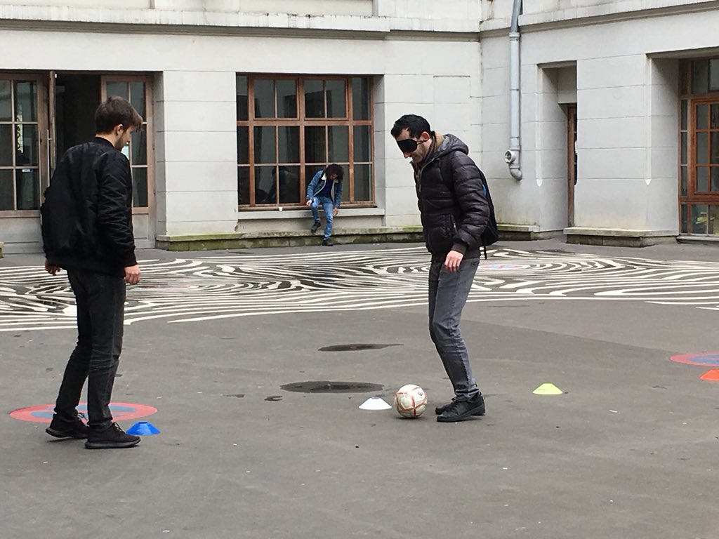 univ_paris_cite's tweet photo. Ne manquez l’événement du jour #HandiD à @ParisDiderot ! Au programme de cette journée de sensibilisation autour du #handicap : découverte des différentes formes de #handicap et de nombreux ateliers Initiation à la Langue des signes, parcours en fauteuil, ds le noir, cécifoot... https://t.co/Bo82jOYzxt