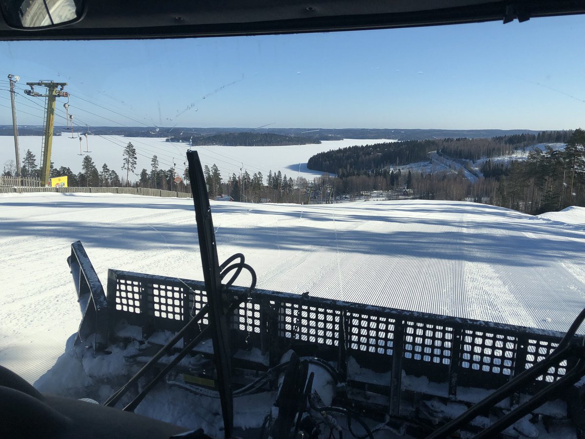 henry_udd's tweet photo. Asiakaspalvelua erilaisessa toimistomiljöössä tänään. #luntaon #normipäivä https://t.co/lOFSRUcIiR