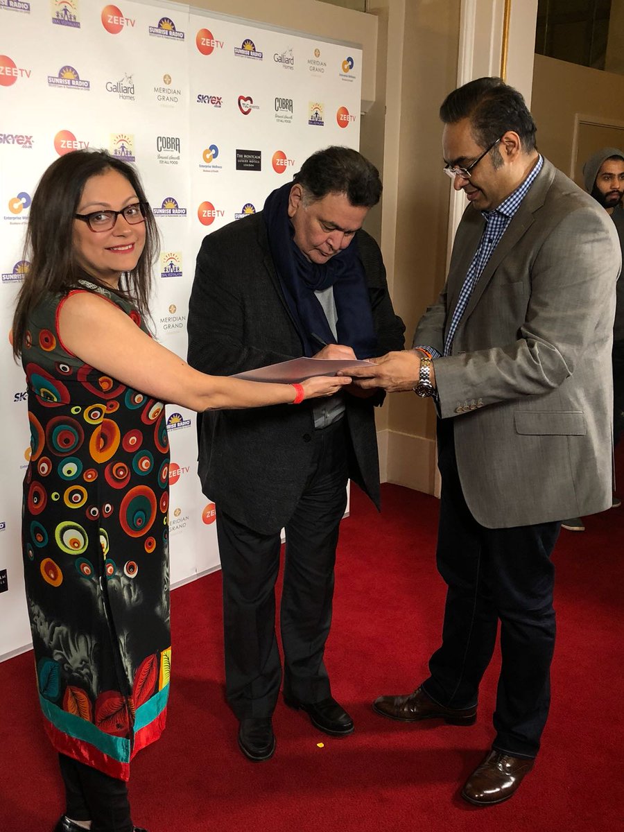 Bobbys1976's tweet photo. @chintskap Wonderful show last night. It was an absolute pleasure meeting you and your signed picture will take it's place in our soon to be refurbished Bobbys!

P.s. please don't leave it another 43 years to return to Leicester and we would love for you to visit Bobbys on your next trip https://t.co/R2D6MDYhKJ