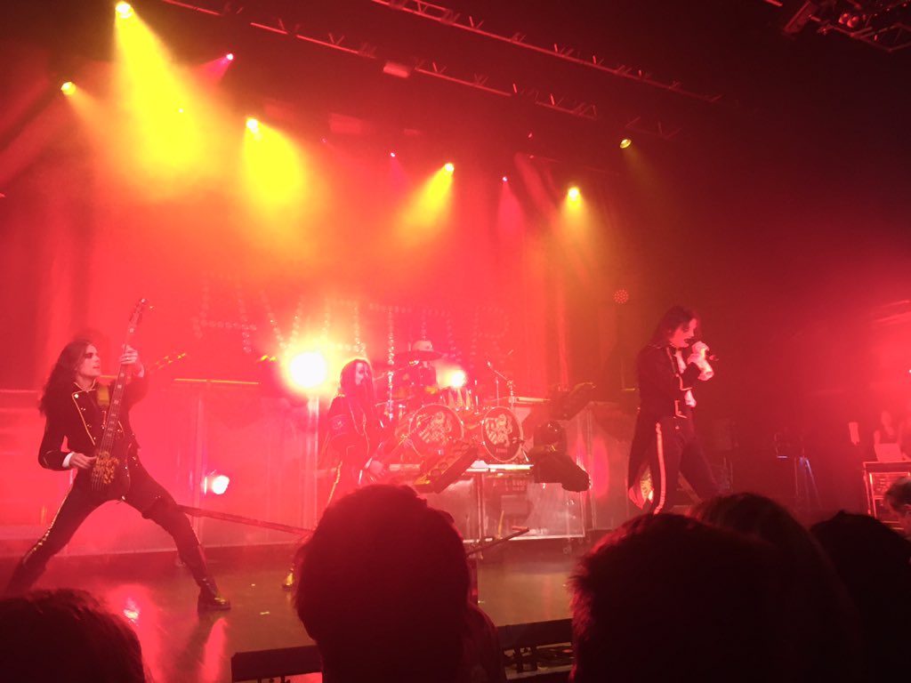 mzz_alpha's tweet photo. Last night was simply amazing guys, your music made us fly. 👑🎸 @Johannes_Avatar https://t.co/3mPHAzH2z5
