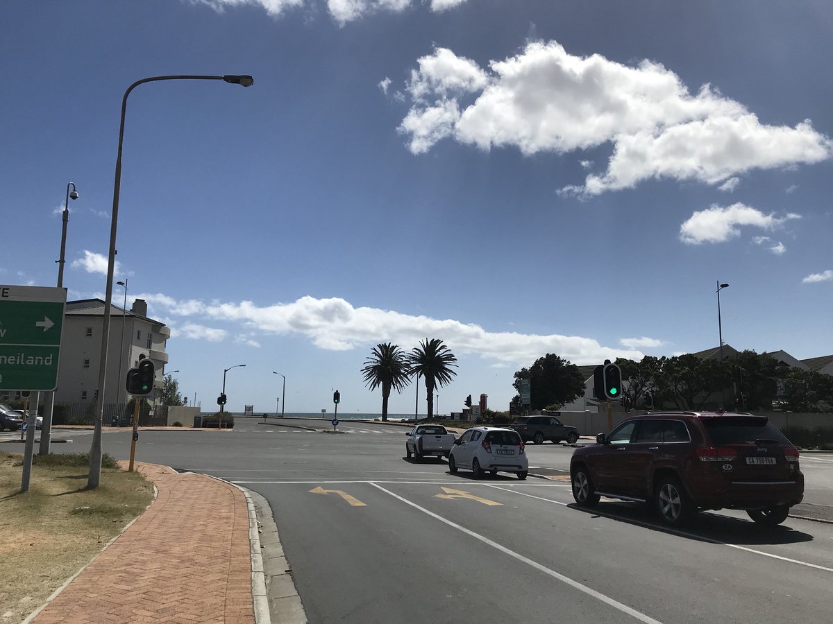 CPTtwins's tweet photo. What a beautiful City ! 🌻🌞🌴 https://t.co/ChaBEw98W3