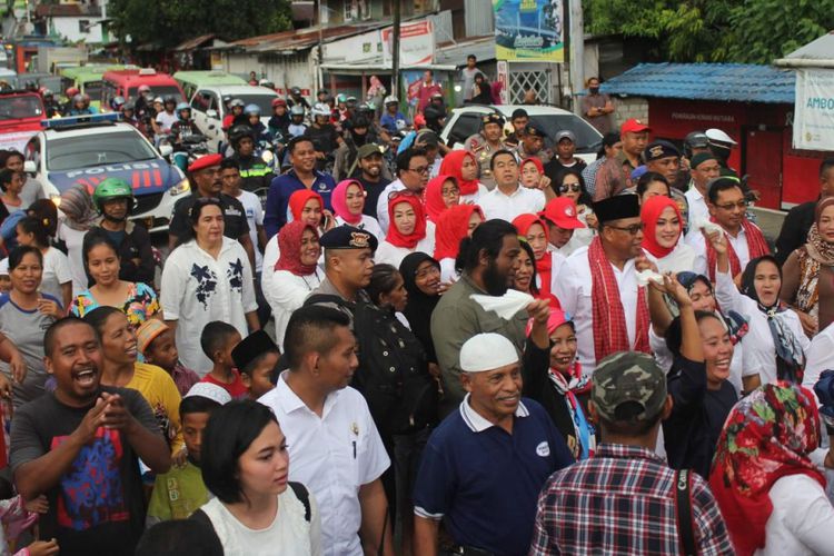 tuhuteru_ikram's tweet photo. #BaileoMenang 
#MalukuBaru 
Jangalah berjanji bahwa tidak akan saling mengecewakan, tapi berjanjilah akan tetapi hidup bersama walau dikecewakan
@MALUKUSATUDAR4H @MalukuBaronda @hariankompas @MALUKUSATUDAR4H @MalukuBaronda https://t.co/FHEF0r6iwY
