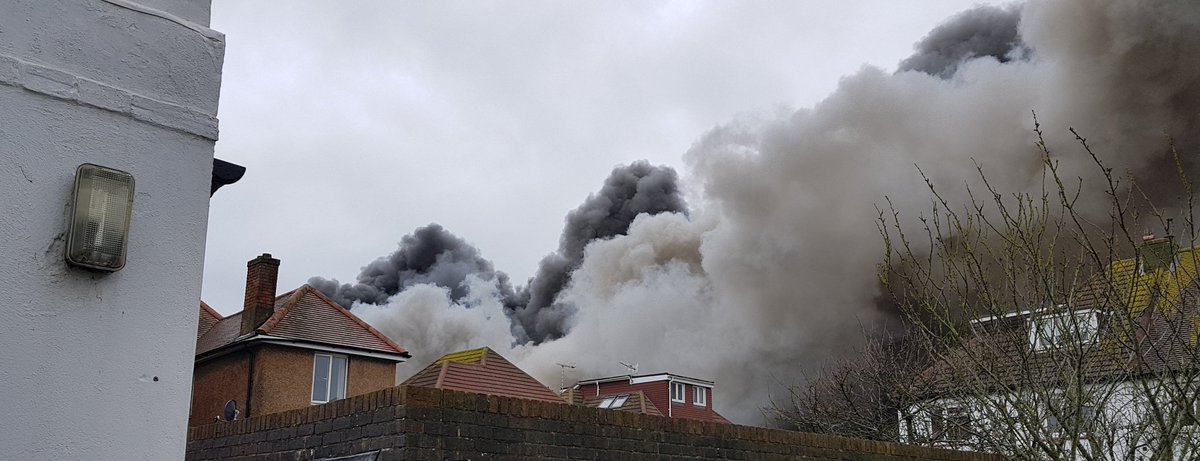 TelDaSmell's tweet photo. Other pictures taken from the #fire #Hove #portslade https://t.co/ToQitdQx0Q