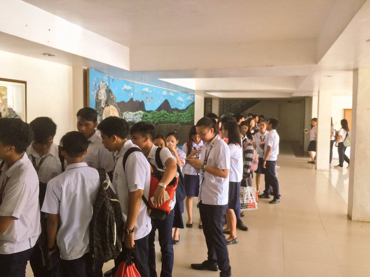 seassc's tweet photo. LOOK: The first film screening day of #AngLarawan at Old Gymnasium, Letran Calamba. 🖼🎥
On behalf of the student council, thank you to all who participate the first-ever cinema event #CineArriba! 💙
#PhoenixInformed
#CineArriba2018
#FirstScreeningDay
#AngLarawanTheMovie https://t.co/Mld9NcZA4M