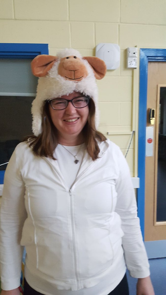 LanguageLambs's tweet image. Children learn so quickly when they're having fun 🎉These boys can already count to dix (ten)!