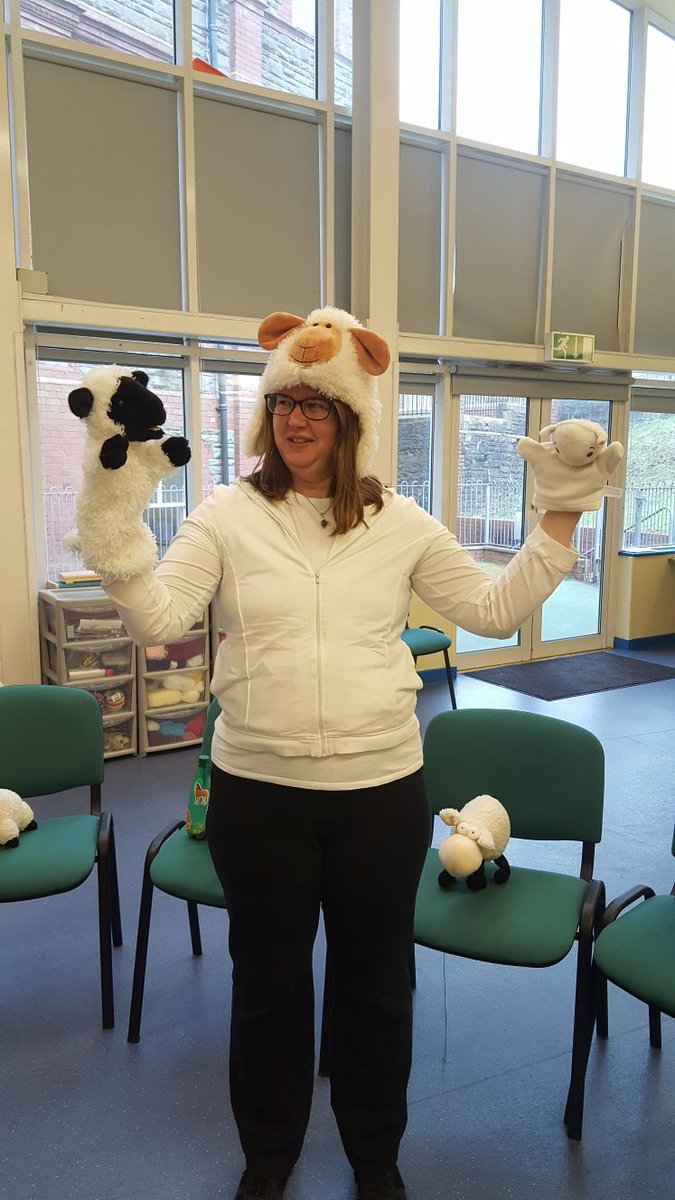 LanguageLambs's tweet image. Children learn so quickly when they're having fun 🎉These boys can already count to dix (ten)!