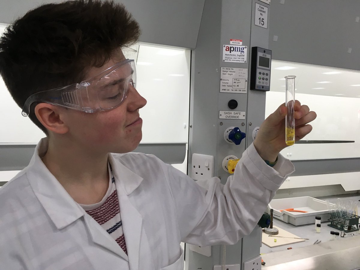 keelechem's tweet photo. First year group projects come to an end today. We have groups working on several projects such as identification of unknown organic & inorganic compounds, determination of caffeine in soft drinks & elucidating structures of cobalt complexes #ExperimentAtKeele #RealTimeChem https://t.co/m7Sq1eUCDj