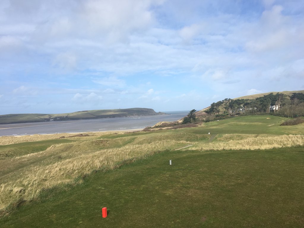 mariajaynebuckl's tweet image. At last rain has stopped view from 9th Tee 👍 @stenodocgolf  #padstow #thisgirlsgolfs #practisetime