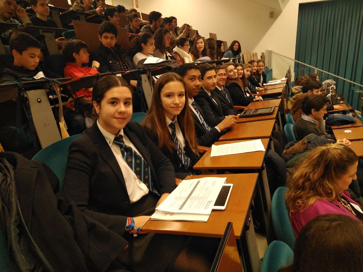 stmaryschool_'s tweet photo. El Dptmto de Historia del colegio(alumnos y profe )han presentado su trabajo sobre la Expo 92 en el III Congreso para jรณvenes de Historia,en el marco de @FiestaHistoria .Felicidades a todos por el excelente proyecto .#aprendizajeexperiencial #lovesHistory #alumnosexcelentes https://t.co/1VCpfkPYG3
