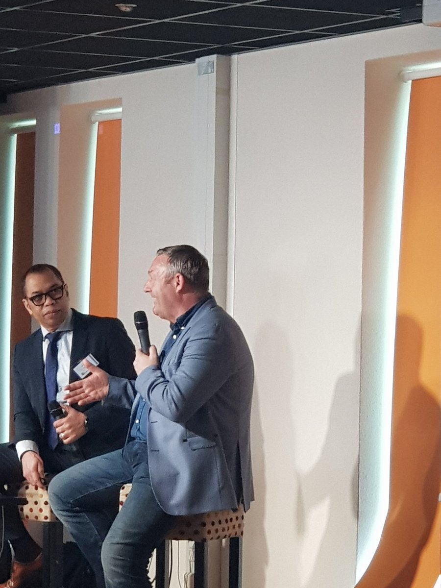 hvandersluis's tweet photo. Ron Jans met mooie verhalen over topsport en pijn. #PIJN2018 https://t.co/NfnAhCjIIW