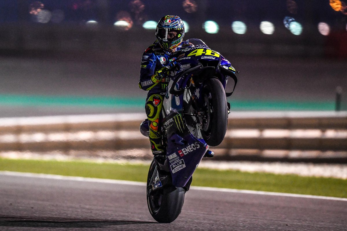 ⚠️ BIG NEWS from the #QatarGP 

<a href="/ValeYellow46/">Valentino Rossi</a> signs a new deal with <a href="/YamahaMotoGP/">Yamaha MotoGP</a> ✍️ 

The Doctor will be in #MotoGP for TWO more years after 2018
