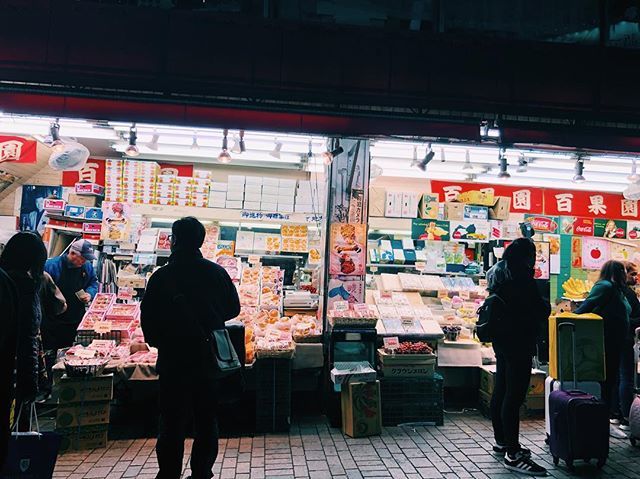 ucaphoto's tweet photo. mini market stumbled across whilst wandering around in Shinjuku 📷 @caitlinnilesphoto https://t.co/xr7k5BM2zG https://t.co/p1zWg4JI97