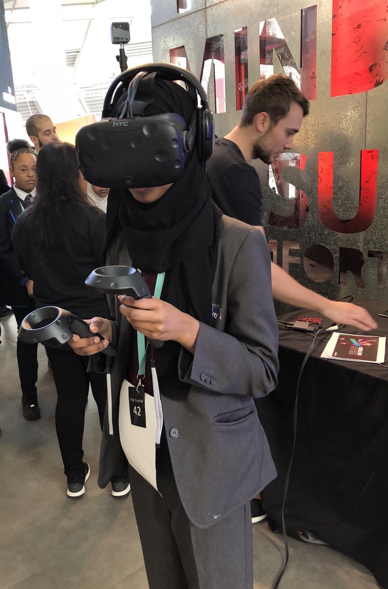 ha_gifted's tweet photo. Saving a factory from blowing up in VR! #GirlsInSTEM @HammersmithAcad https://t.co/eIT9ETP0Bn