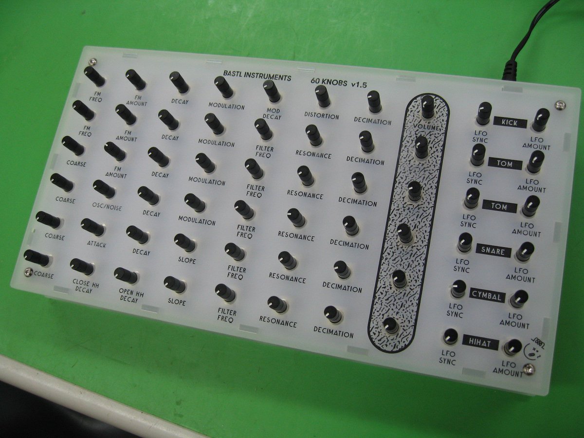 KOTADAHIRO's tweet image. #Bastl 　#60Knobs　#Kit
完成～
僕はキット製作に3日間　とはいえ慣れた人なら1日じっくりやればできるボリュームじゃないかなと考察します