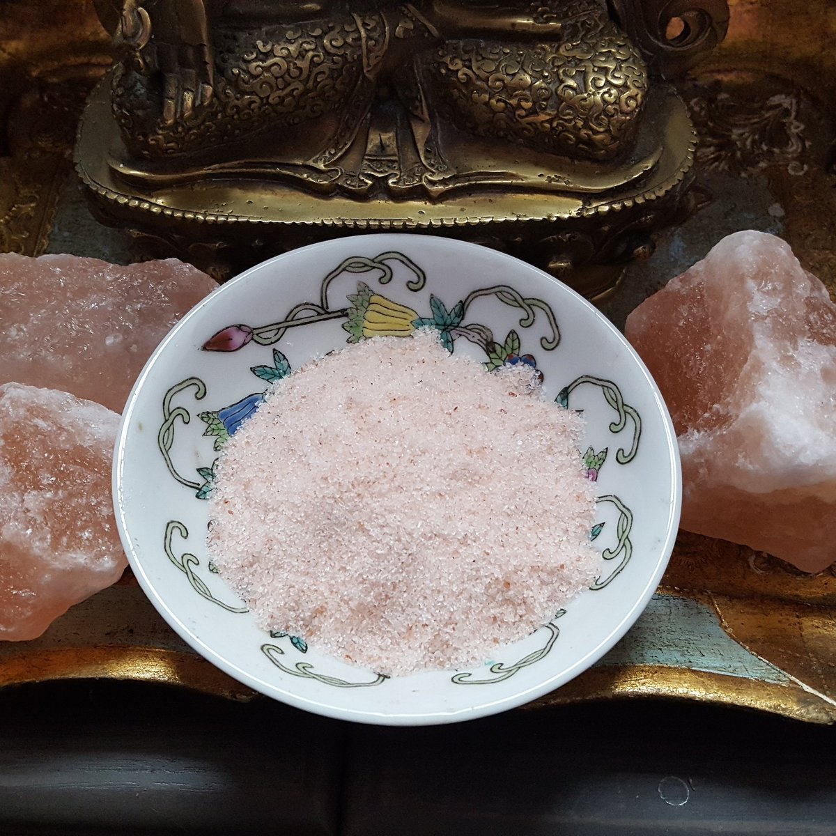 flourishscot's tweet photo. Salt is a wonderful ingredient to add to baths for energetic and auric cleansing - rock salt, sea salt or pink Himalayan salt (pictured) are ideal. 
#SaltAwarenessWeek #yesitisathing #salt #rocksalt #seasalt #himalayansalt #cleansing #energy #energycleansing #baths #food https://t.co/7hjaQiBD0U