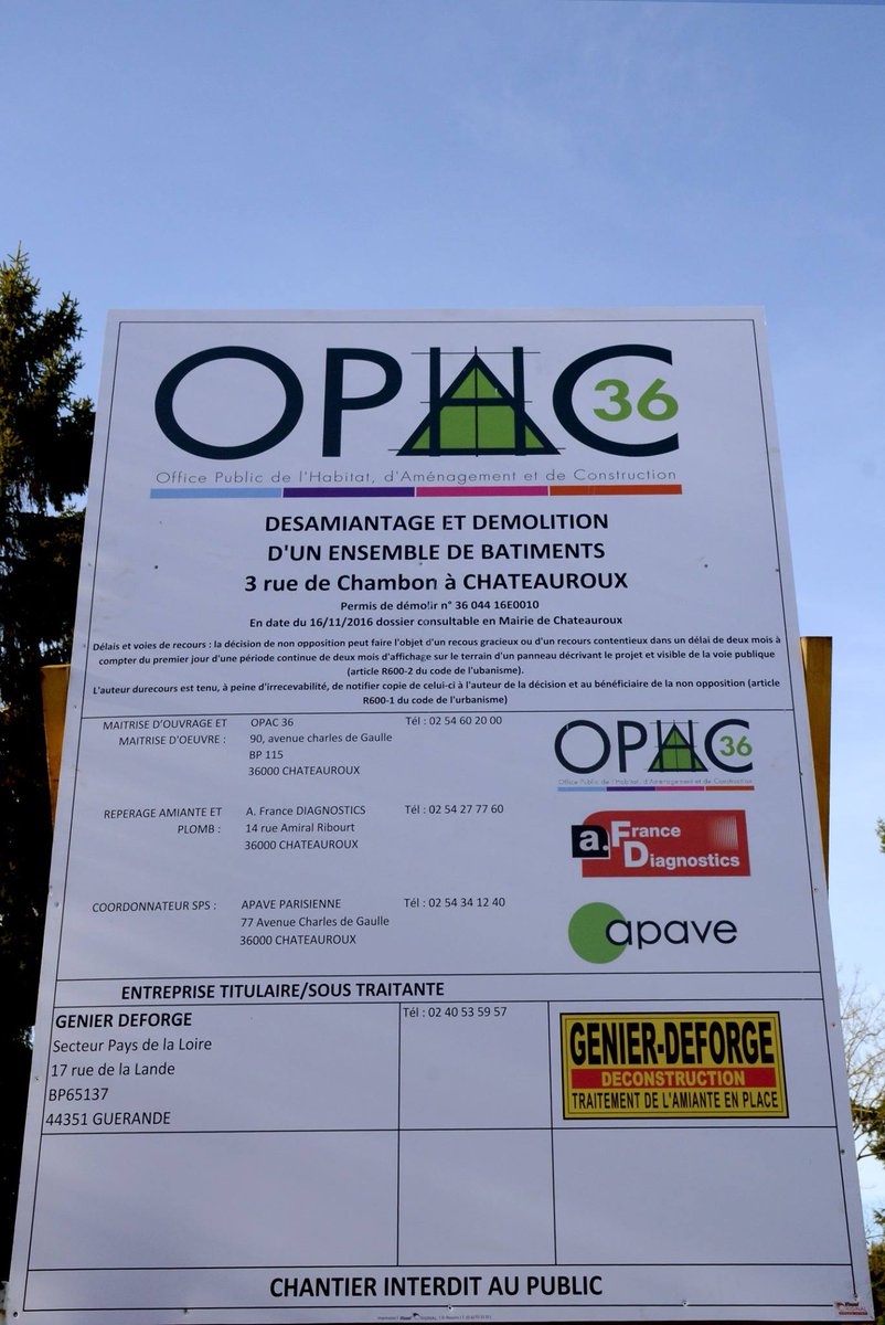Chateauroux36's tweet photo. #démolition en cours de l’#ÉcoleAgricole située rue de Chambon à #Châteauroux. Cet espace, fermé depuis 1999 et racheté par l’#Opac36 , sera d’abord mis à nu et végétalisé. Par la suite, un #projet de #construction d’une maison d’accueil spécialisée pourrait voir le jour. https://t.co/5EeOcQqEOu
