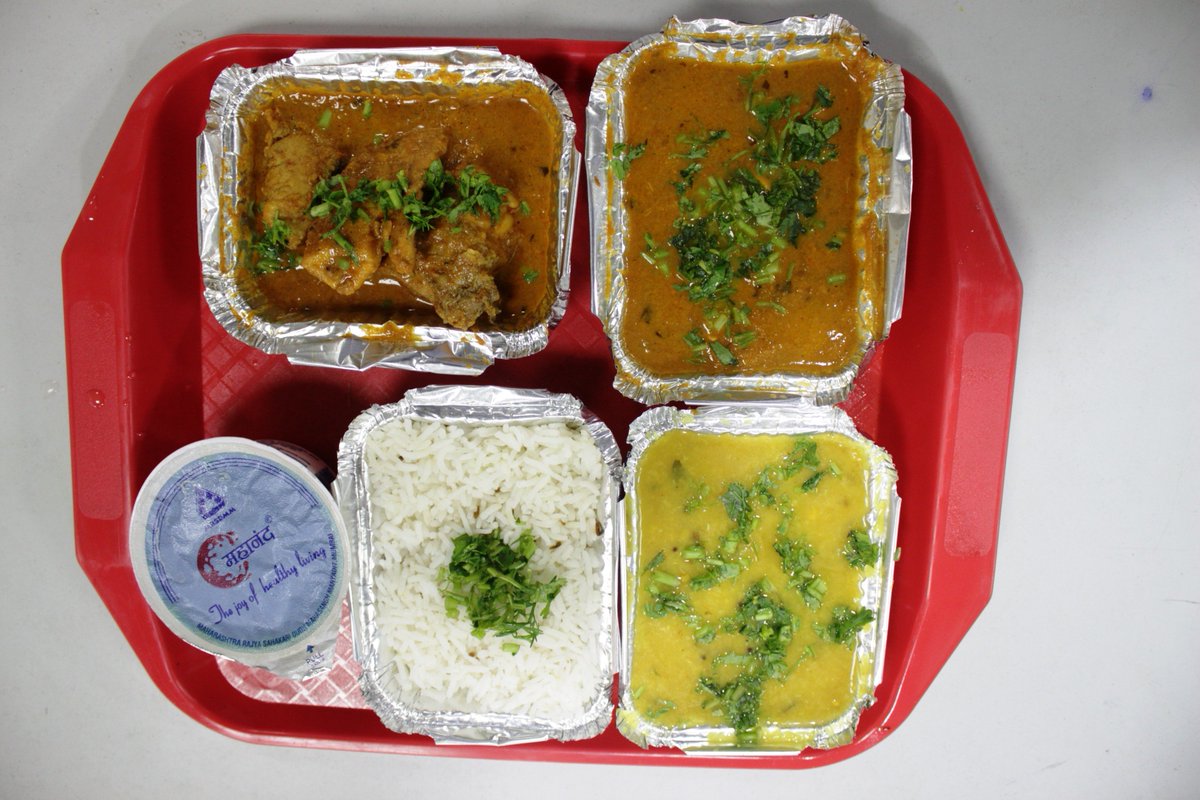 IRCTCofficial's tweet photo. In line with commitment to provide delicious and hygienic food to Railway Passengers, 16 production units are being opened. Snaps of Production unit at #CSTM https://t.co/oDvxcEVIyB