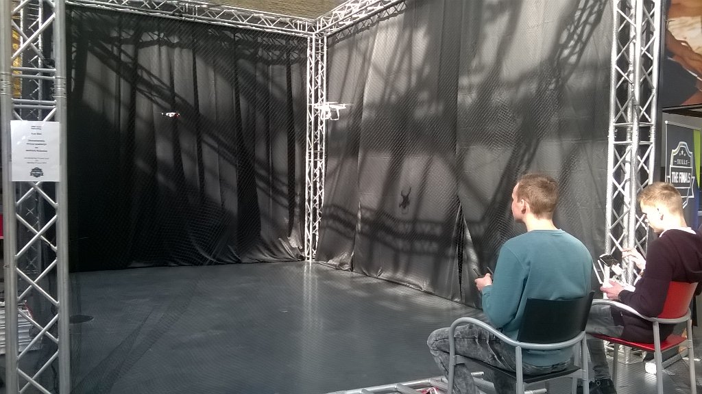 TechWiseTwente's tweet photo. Ook demonstraties drones en mobiele robotica tijdens NK Skills @GieterijHengelo https://t.co/3gnNYEcgQW