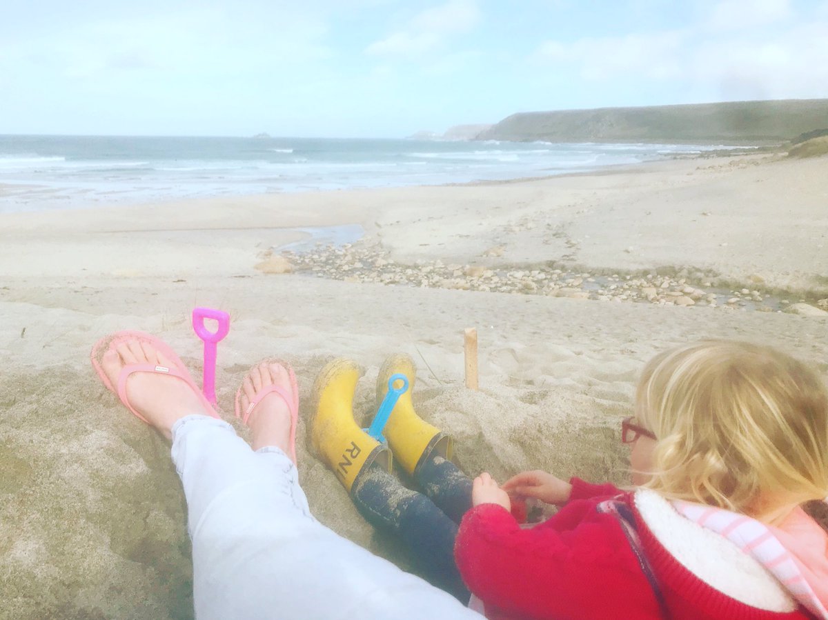 BattyBattsPZ's tweet photo. Our boat still there a week later!ππ» #BattyβsBoat #LifeguardShack #Picnic #Sennen #LoveCornwall https://t.co/sVsne0Y8Bp