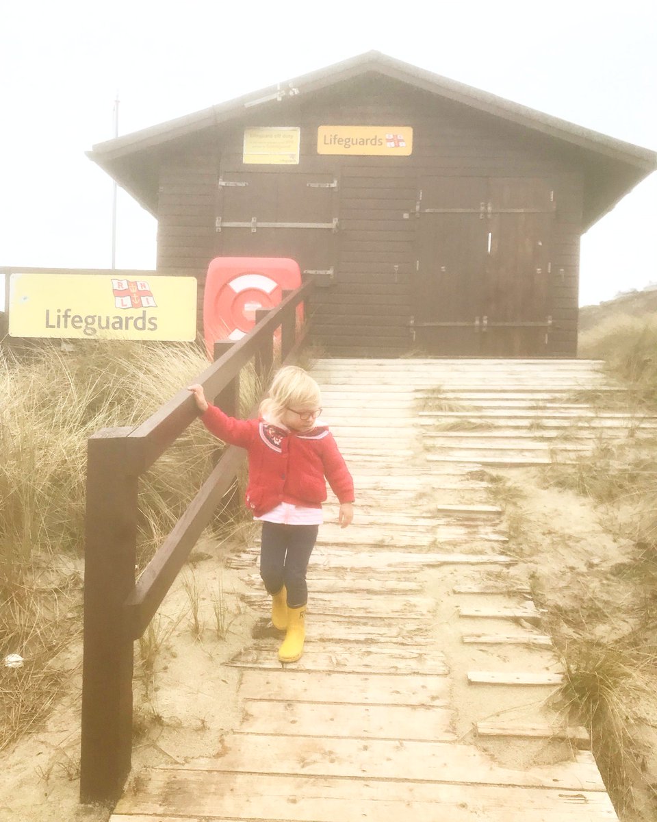 BattyBattsPZ's tweet photo. Our boat still there a week later!ππ» #BattyβsBoat #LifeguardShack #Picnic #Sennen #LoveCornwall https://t.co/sVsne0Y8Bp