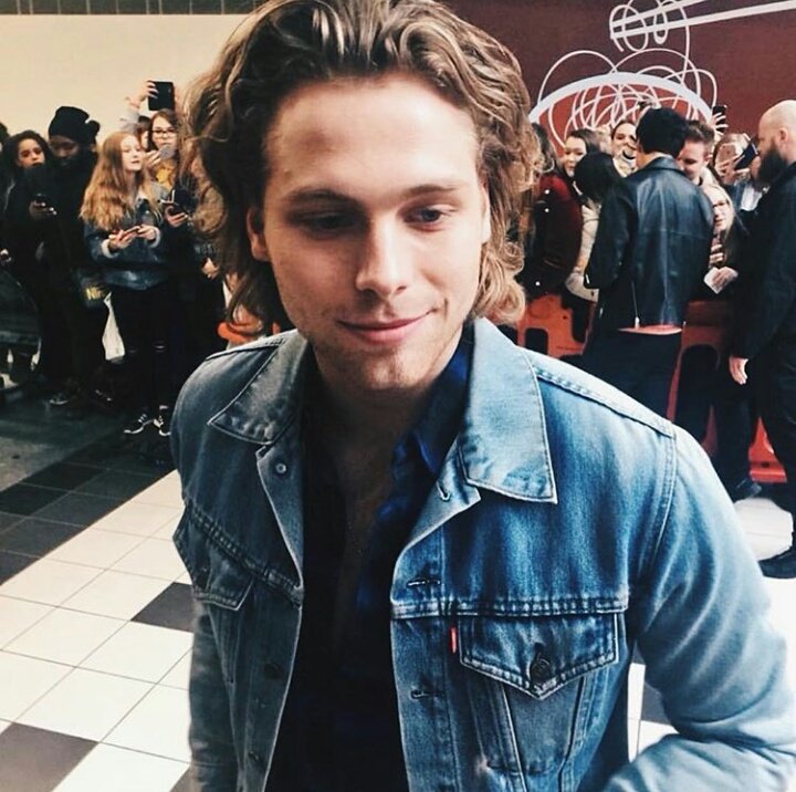 #openfollow mari berteman. bantu rt gaes! jfb ya jangan lupa:)