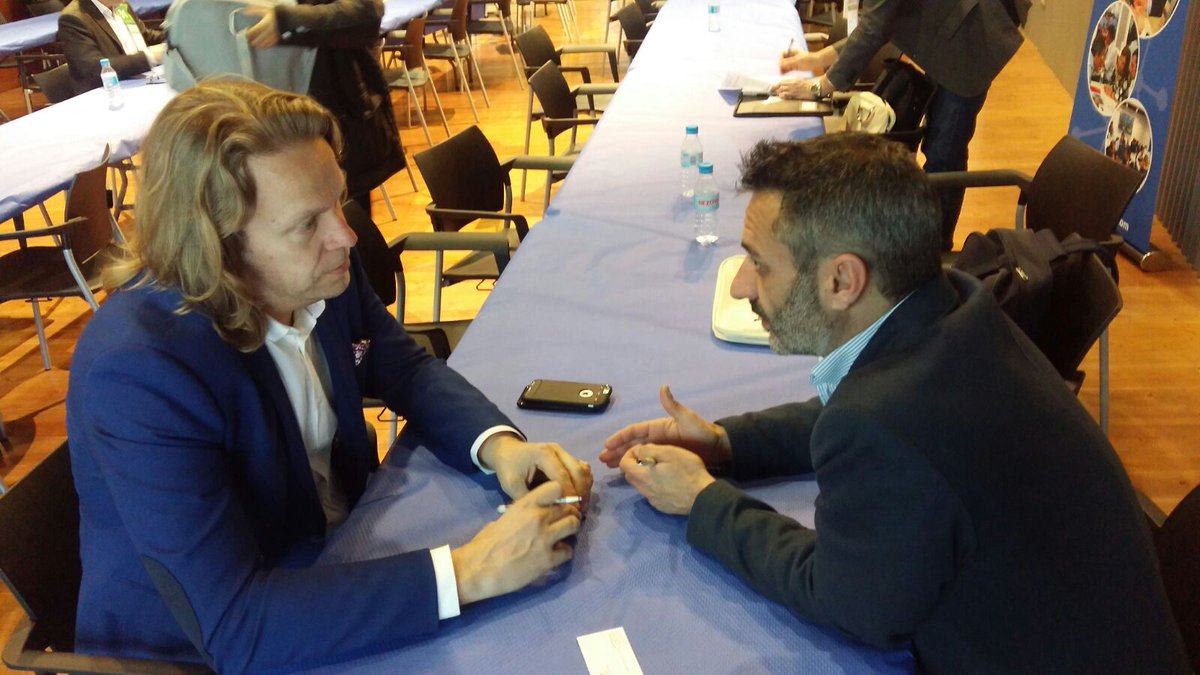 gettingcontacts's tweet photo. Una de las ventajas de asistir a los eventos de #gettingcontacts es que los empresarios tienen la oportunidad de hablar directamente con la administración. Como, por ejemplo, el @Ajuntamentsab que se ha sentado con varios participantes. #qualitynetworking https://t.co/QygrYmyFwn