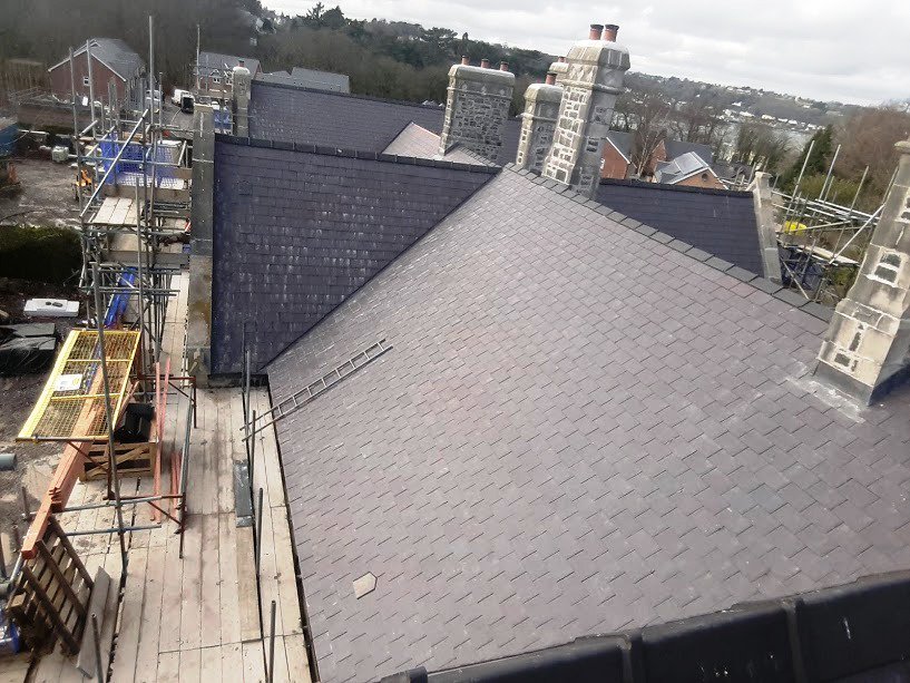 GreenoughRoof's tweet photo. New Slate Roof almost complete at Plas y Coed #Bangor for @Watkin_Jones using new @WelshSlateLtd , we're helping return this grand building to its former glory. #Gwynedd #Cymru #Wales
https://t.co/QWfdbhs6y5 https://t.co/hpntFVGR8I
