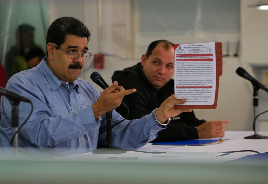 Incesocialista's tweet photo. #EsNoticia || Maduro fija al Inces meta de 250.000 estudiantes https://t.co/tDN1Cu48Wt #FelizJueves https://t.co/OGqUIjNXjs