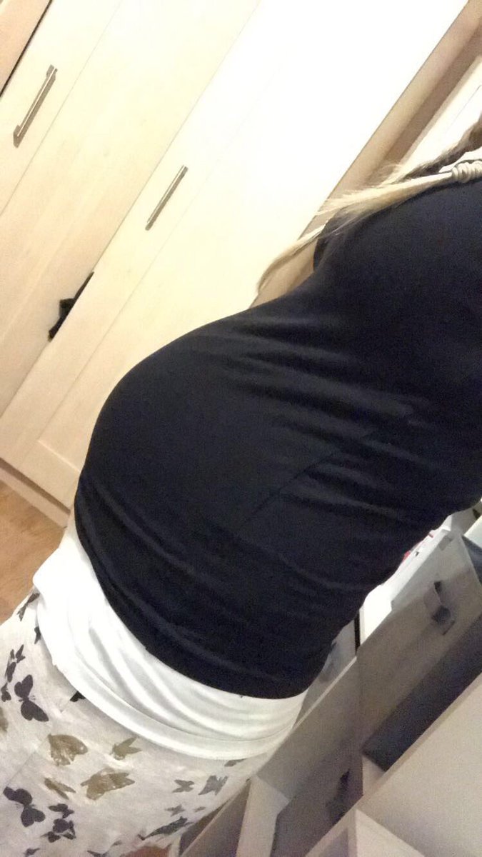 raaaaachel_'s tweet photo. Little peach is getting bigger by the day ♥️♥️🤰🏼 https://t.co/E1iPDpYsIj