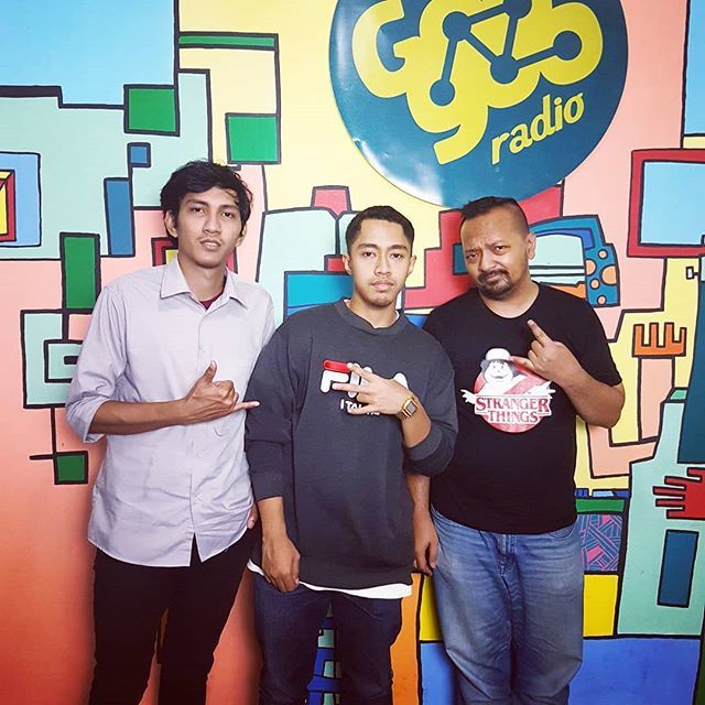 Terima kasih Laze buat bincang-bincang serunya di Afternoon Crowd, sukses buat albumnya, dan semoga makin meramaikan hip-hop Indonesia!

#googooradio #afternooncrowd #laze #waktubicaraalbum #hiphop #interview #podcast