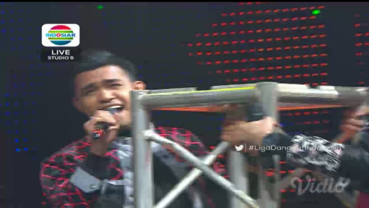 suni_83's tweet photo. tetap semangat babang #Fildanda41 #LIDATop27WithFildan https://t.co/Vqv3uyszKr