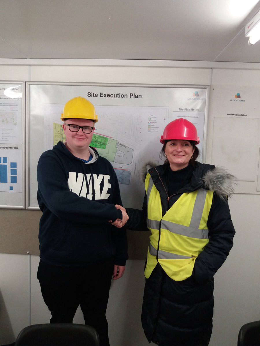 CalicoSkills's tweet photo. Massive welcome to Tom who joins us from Carrilon. Tom is going to be joining the @MulburyUK team @OneMcr site. Thank you to the great support from @MulburyUK &amp; Sharon @CITB_UK in helping Tom after he was made redundant 😁 #ctf #AboveAndBeyond https://t.co/4iSsOnaPHQ