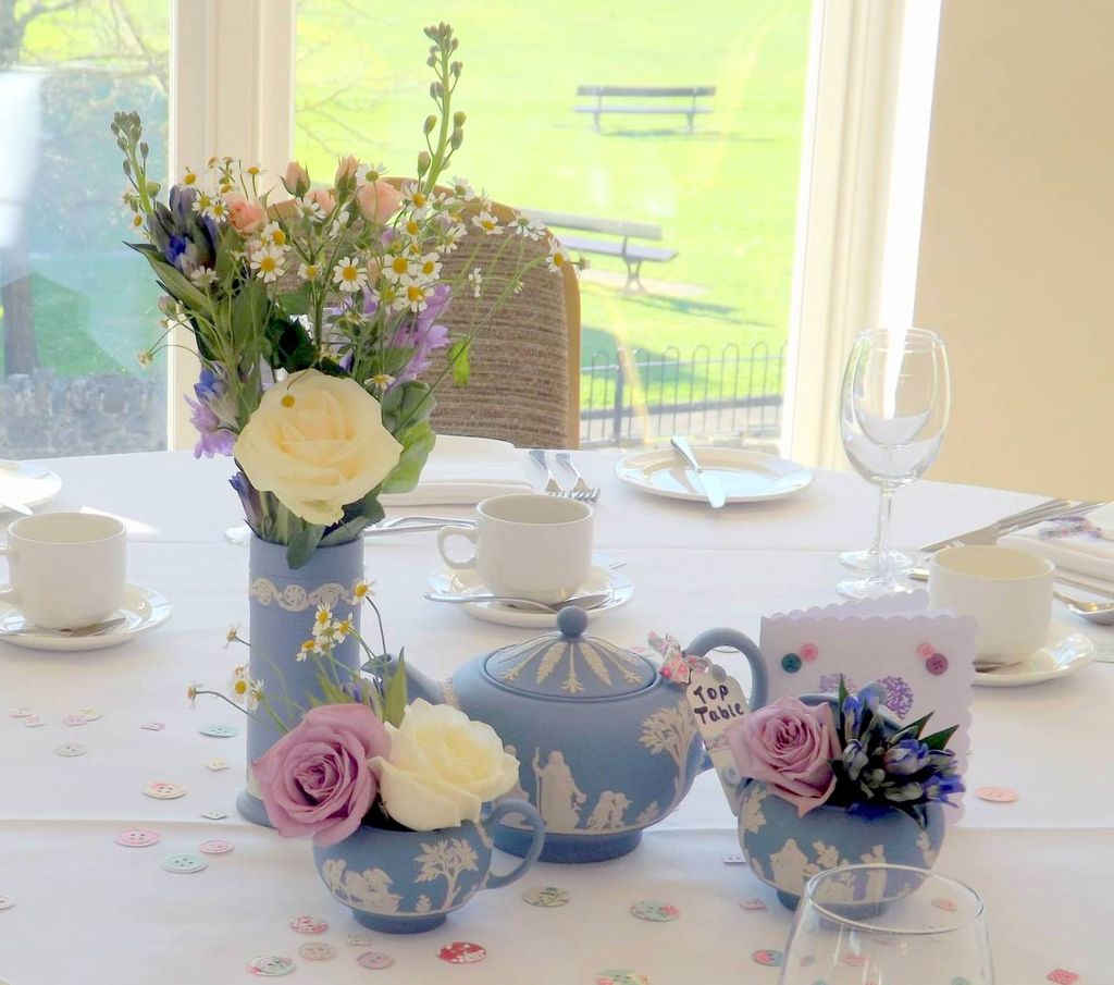 PoppiesFloristB's tweet photo. Beautiful Flowers in a Teacup top table arrangement
https://t.co/A9tuY3BAwg
#weddingplanning #weddingplanner #corporateflowers #weddingflower #weddingflowers
#wedding #creativeflowerarrangement
#localflowerdelivery #localflowers #localflorist
#poppiesfloristbournemouth #floral https://t.co/tXhf8tgkN2