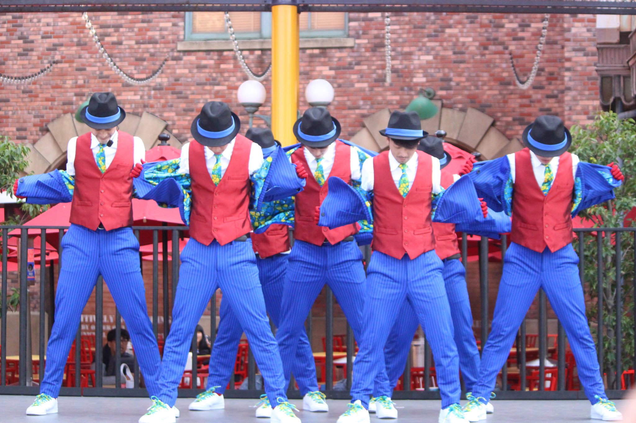 Sunny Days ナイトロ ダンス クルー ソフトオープン 3月15日 木 16 30 ジャケット装着でカッコよくキメる編 皆さんダンディーです しんいちろーくん だいちくん ひろきくん 隼人くん しゅんくん 他 Ndc ナイトロ