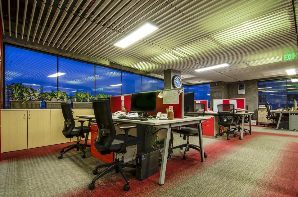 MillikenEurope's tweet image. Wonderful #projectprofile in #Pakistan showcasing #Milliken #Carpet with .@modulartpakistan .@identityarchitects. Products shown in this installation are: Clerkenwell Three Corners - Chimney Top and Laylines - Sweater/Dahlia transition.
Images by #modulart 📸