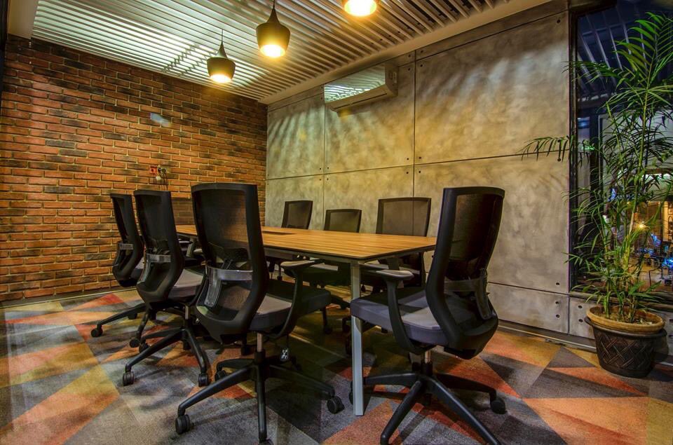 MillikenEurope's tweet image. Wonderful #projectprofile in #Pakistan showcasing #Milliken #Carpet with .@modulartpakistan .@identityarchitects. Products shown in this installation are: Clerkenwell Three Corners - Chimney Top and Laylines - Sweater/Dahlia transition.
Images by #modulart 📸