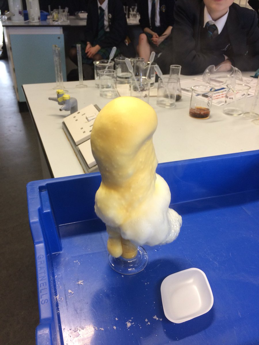 LJMUAbsChem's tweet photo. Had a fabulous morning @ACADEMYSFA with #y9 #workingscientifically ... the pupils were amazing! Well done!#glosticks #rateofreaction #custardbomb #iodineclock #elephantstiothpaste @ShapingFutures_ #outreachworks @LJMUOutreach https://t.co/cDw3EY47Lk