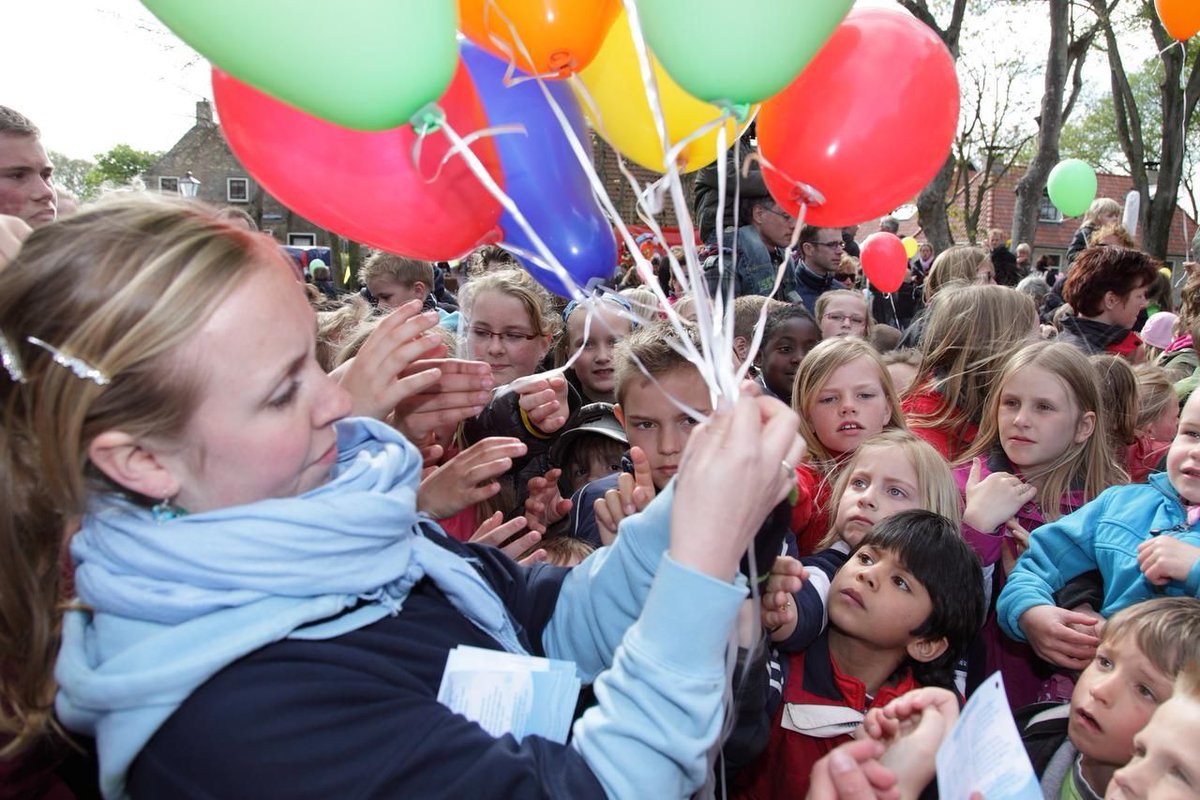 Goed nieuws! Ameland verbiedt het oplaten van #ballonnen buff.ly/2DrAQly Welke gemeenten volgen? #DieBallonGaatNietOp <a href="/DieBallon/">Dieballongaatnietop</a>