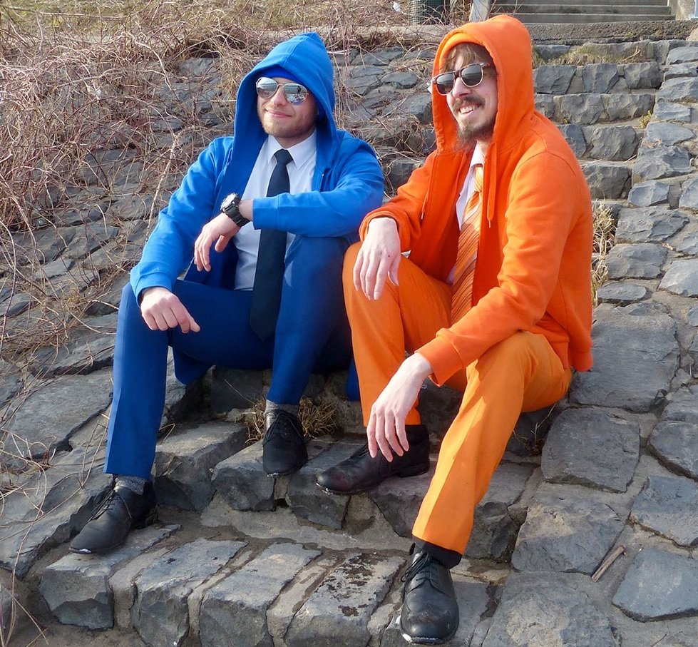 LordGugu_eu's tweet photo. Stil auf Treppe
Worin seid ihr Stilsicher?
Soll ich öffters mit ihm shooten?
#blaueranzug #orangeneranzug #stairs #treppe #bluesuit #orangesuit #lackschuhe #lederlackschuhe #gestreiftekavatte #kravatte #schlips #sunglasses #sonnenbrille #gürtel #armbanduhr #hoddie #Boys https://t.co/N3XMS7aCHR