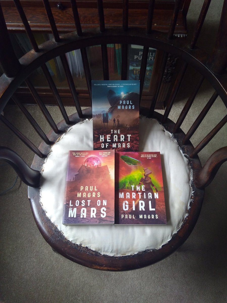 Look at all the pretty books!!